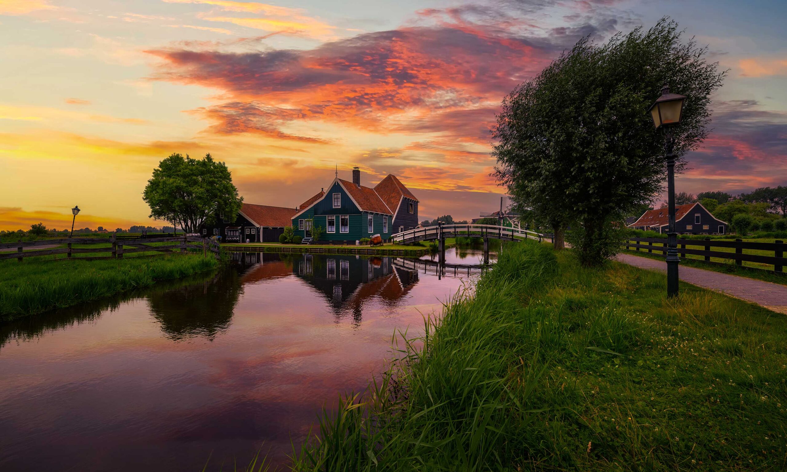 Exploring the Netherlands: Unveiling its Rich CultureHistory and Must 