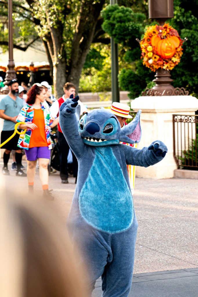 Stitch greeting guests at a Disney park